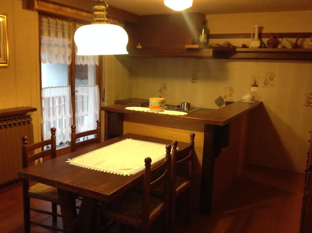 Albergo Castello Da Bonino Champorcher Rum bild